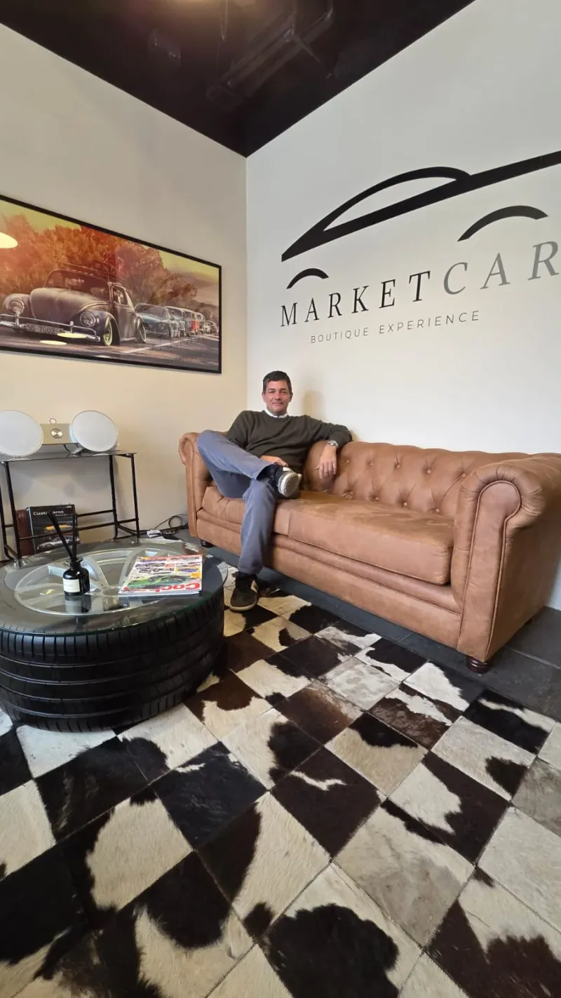 Juan José Domínguez en el showroom de Marketcar en Los Trapenses